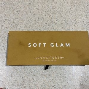 Anastasia soft Glam palette